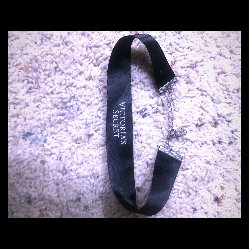 Silky Victoria’s Secret black choker